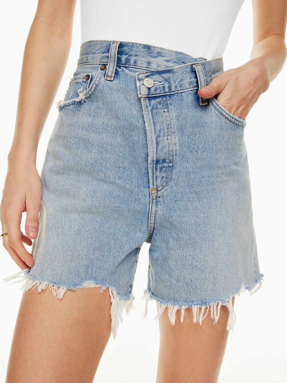 AGOLDE Criss Cross Jean Short size 28 🤍